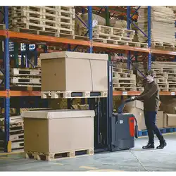 Stand-up rider electric trans-stacker with reinforced straddle legs 2000 kg